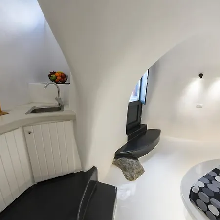 Santorini Traditional Cute Apt W Private Hot Tub Apartment Fira (Santorini)